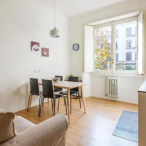 Apartamento Spacious & Comfortable In Duomo By Easylife Milán